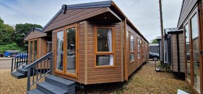 NEW Sunrise Lodge Deluxe 'Super' 41x13 | 3 beds | Full Winter Pack | OFF SITE