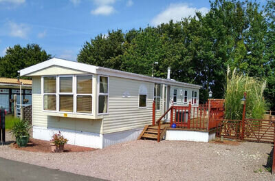 Newly refurbished mobile home on charming riverside site in Lincolnshire