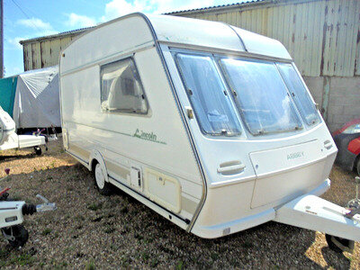 ABBEY LINCOLN COUNTY 2 BERTH TOURING LIGHT WGT CARAVAN INCL COMPLETE STARTER KIT