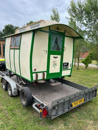 VINTAGE CARAVAN - HISTORIC 1920 ANGELA Caravan