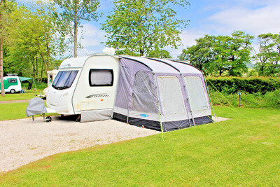 2011 Lunar Quasar 546 - 6 berth caravan with awning