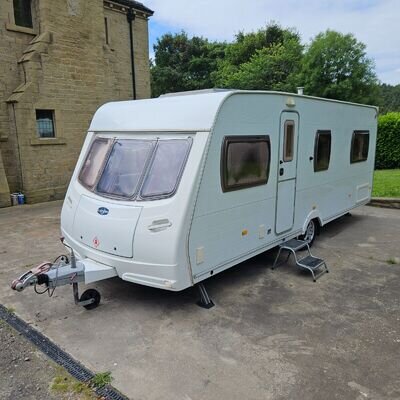 Lunar Solaris 4 berth caravan fixed bed