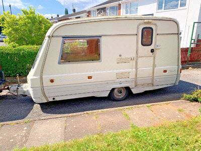 CARAVAN 2 BERTH EARLY 90,s ONLY £850 BARGAIN