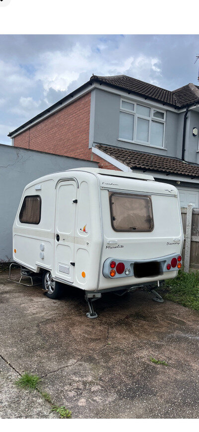 Price reduced 2012 Freedom Discovery LE 2 berth touring caravan