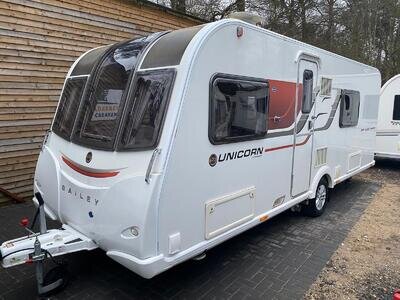 BAILEY UNICORN CADIZ - 2016 - FIXED SINGLE BEDS - MOVER & AWNING - PRISTINE