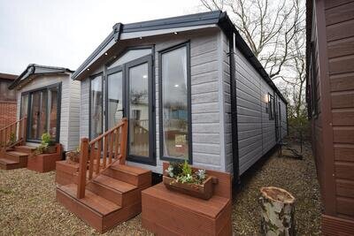 NEW Sunrise Lodge Deluxe | 2 bed | 100mm Winter Pack | OFF SITE