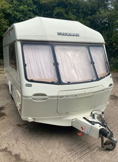 2 Berth Lunar 400-2 Clubman Touring Caravan