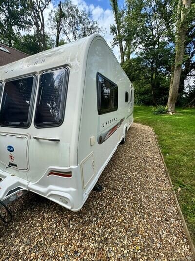 2011 BAILEY UNICORN MADRID CARAVAN WITH MOTOR MOVER WITH PAPERWORK & ACCESSORIES