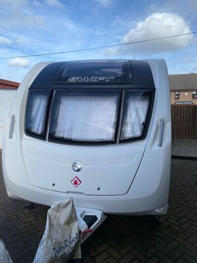 Swift Challenger Sport640 2015 Twin Axle 6 Berth - Versatile Layout, Solar Panel