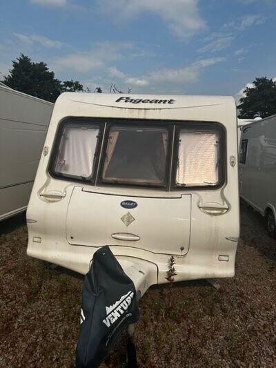 USED TOURING CARAVAN 2004 4 BERTH FIXED BED BALIEY PAGEANT 6 VENDEE