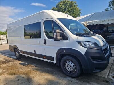 motorhomes fixed bed