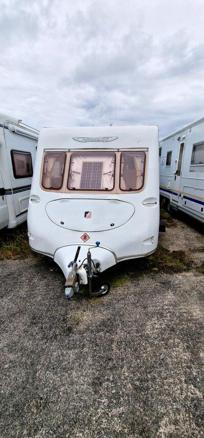 Fleetwood Heritage 640 Twin axle caravan 4 birth with Twin motor movers