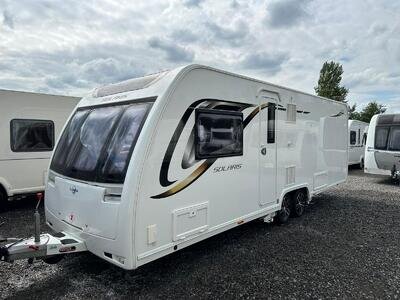 2017 LUNAR SOLARIS 674 - 4 BERTH CARAVAN