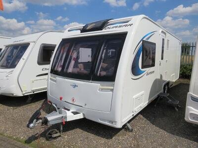 Lunar Quasar 674 Island Bed 4 Berth