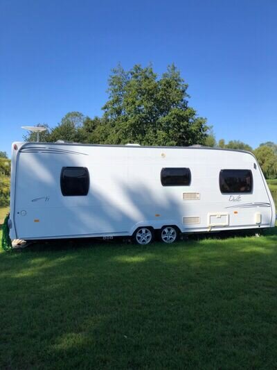 Luna delta ti island bed caravan