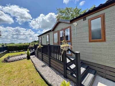 Bespoke Leyland Lodge for sale 2 beds 2 bathrooms Pre-loved