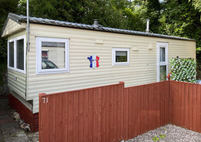 Willerby Paris Holiday Home on Pen y Glol Caravan Park , Lloc Flintshire . 🏴