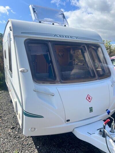 2005 Abbey Vogue GTS 217 2 berth caravan.