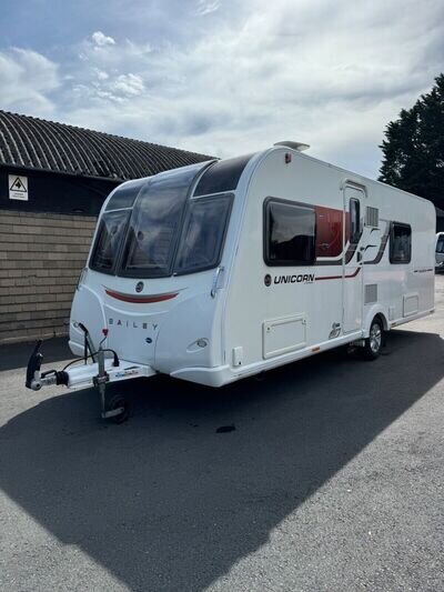 Bailey Unicorn Valencia Caravan, 2017 4 berth fixed bed stunning condition!!!