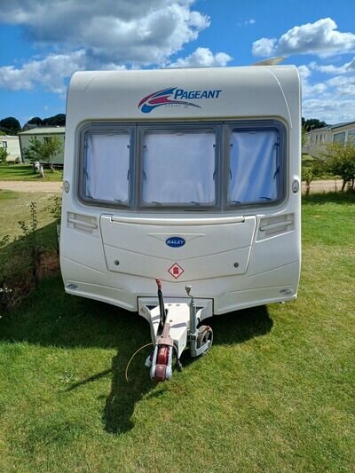 Bailey Pageant Burgandy Series 6 2007 4 birth fixed bed caravan