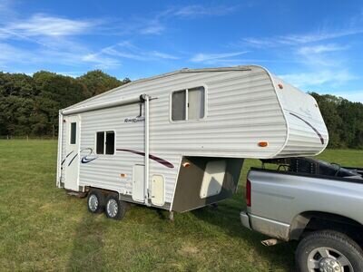 ROAD RUNNER 5th WHEEL AMERICAN TRAILER, STANDARD PICKUP TOWABLE, MULTI USE!