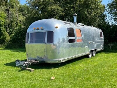 Airstream Caravan