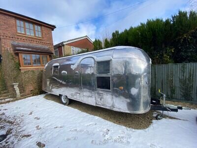 Airstream caravan - Land Yacht TradeWind 1963