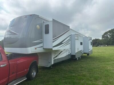 MADELLION AMERICAN 5TH WHEEL TRAILER, BUILT BY MONACO, HIGH STANDARD LUXURY