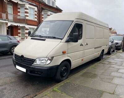 Camper welfare van salon conversion motorhome sprinter