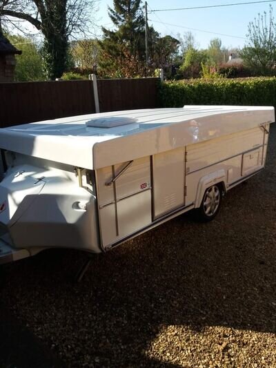 Gobur 2004 Carousel 12/2 slimline folding caravan in a Very Good Condition.