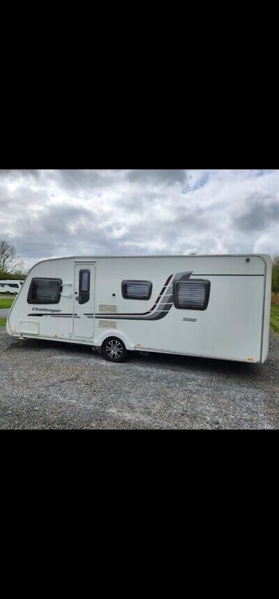 Swift challenger 580 4 berth caravan island bed and Auto engage Motor Mover