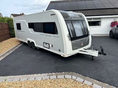 BUCCANEER CARAVEL 2016 MODEL 4 BERTH TWIN AXLE ISLAND BED SELF LEVELING M/MOVER