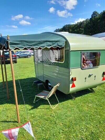 VINTAGE CARAVAN EX BARN FIND LOVELY LITTLE TEAR DROP STYLE FISHER HOLIVAN JUNIOR