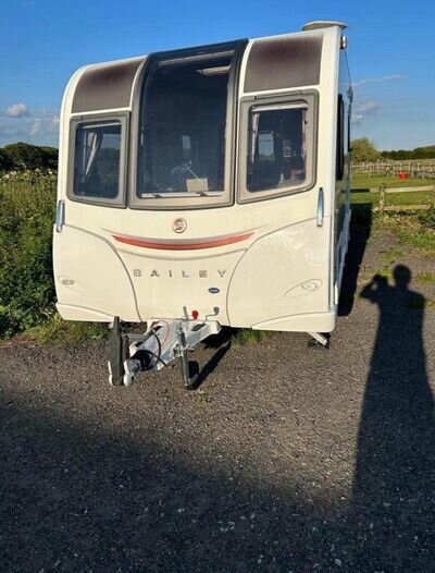 Bailey Unicorn Seville 2015 2 berth caravan *