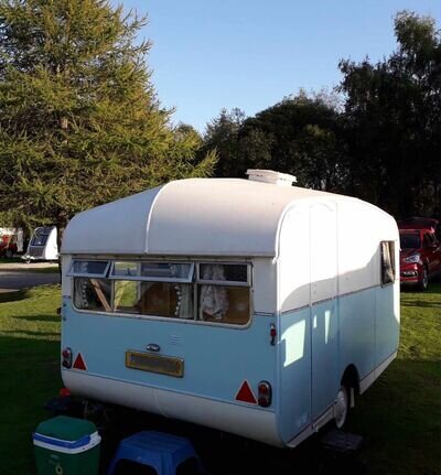 Castleton Rovana Vintage Caravan