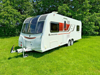 BAILEY UNICORN PAMPLONA, 2017 TWIN AXLE, TOURING CARAVAN, ISLAND FIXED BED