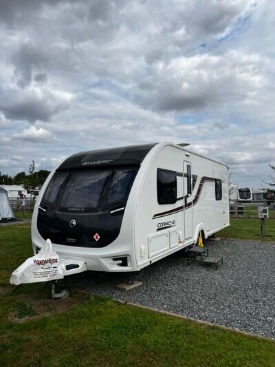 Touring Caravan Swift Corniche 19/4 4 berth fixed island bed