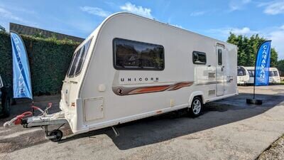 FANTASTIC BAILEY UNICORN MADRID - 2011 4 BERTH CARAVAN WITH AWNING