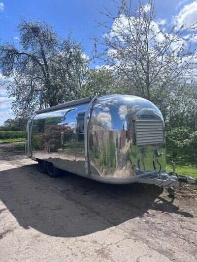 Airstream Caravan