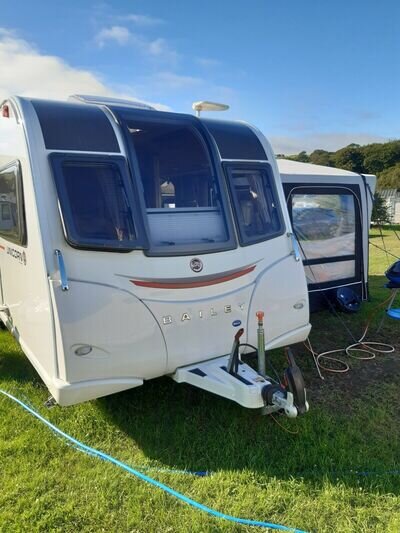 Bailey Unicorn Series 3 Cadiz 2016 and Vango inflatable awning