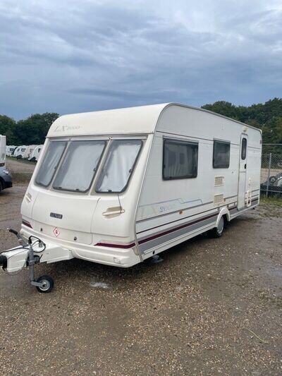 lunar caravan 4 berth