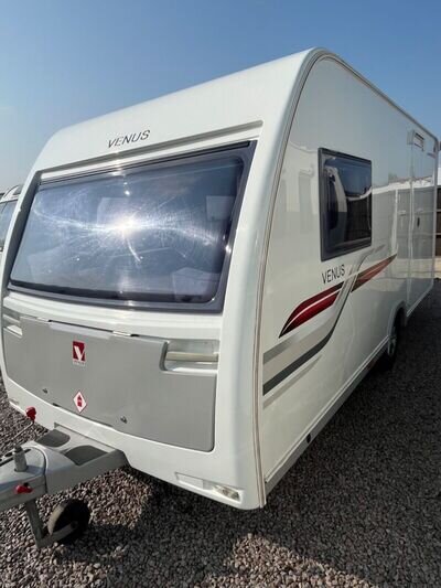 2017 lunar Venus 460/2 caravan