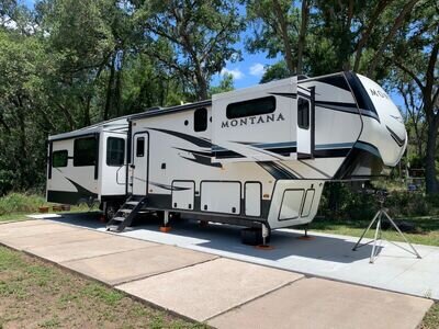 2022 KEYSTONE MONTANA 42FT 4 SLIDES AMERICAN RV 5TH WHEEL CARAVAN