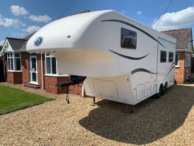 CELTIC RAMBLER 5TH WHEEL CARAVAN 2009 WITH ELECTRIC BRAKES LARGE SOLAR PANEL