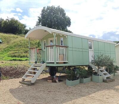 Stunning Living Wagon. Showman wagon. Glamping. Shepherds Hut. 30ft