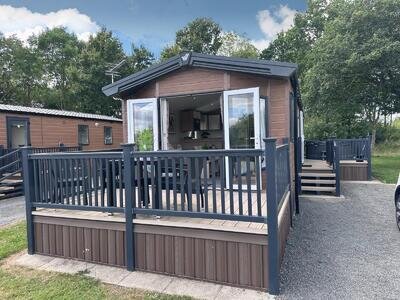 Cheap Holiday Home With Decking & Hot Tub Included Sited Near Lincoln