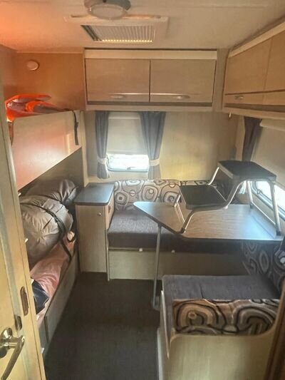 Caravan sterling eccles 586 sport 6berth