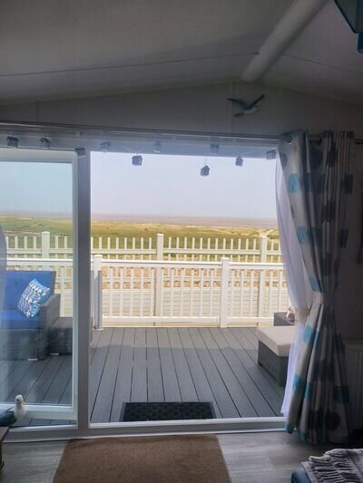 BARGAIN SITED STATIC ON CLEETHORPES BEACH THORPE PARK SEA VIEWS