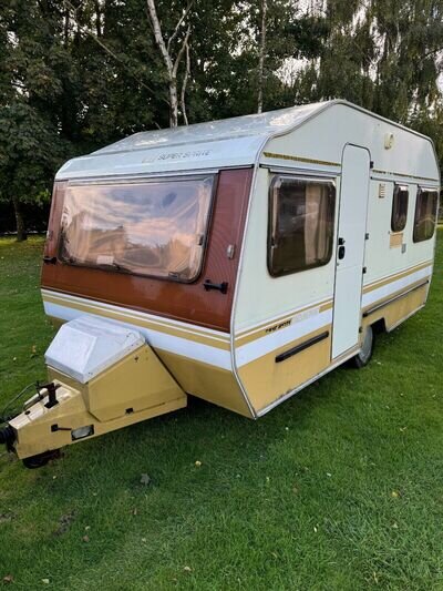 Sprite Super Musketeer Retro Collectors Touring Caravan