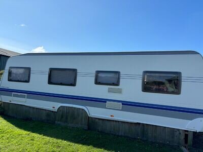 Hobby 720 UKFE Caravan (2008 - immaculate example)